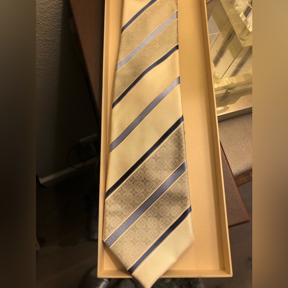 Authentic Louis Vuitton Tie